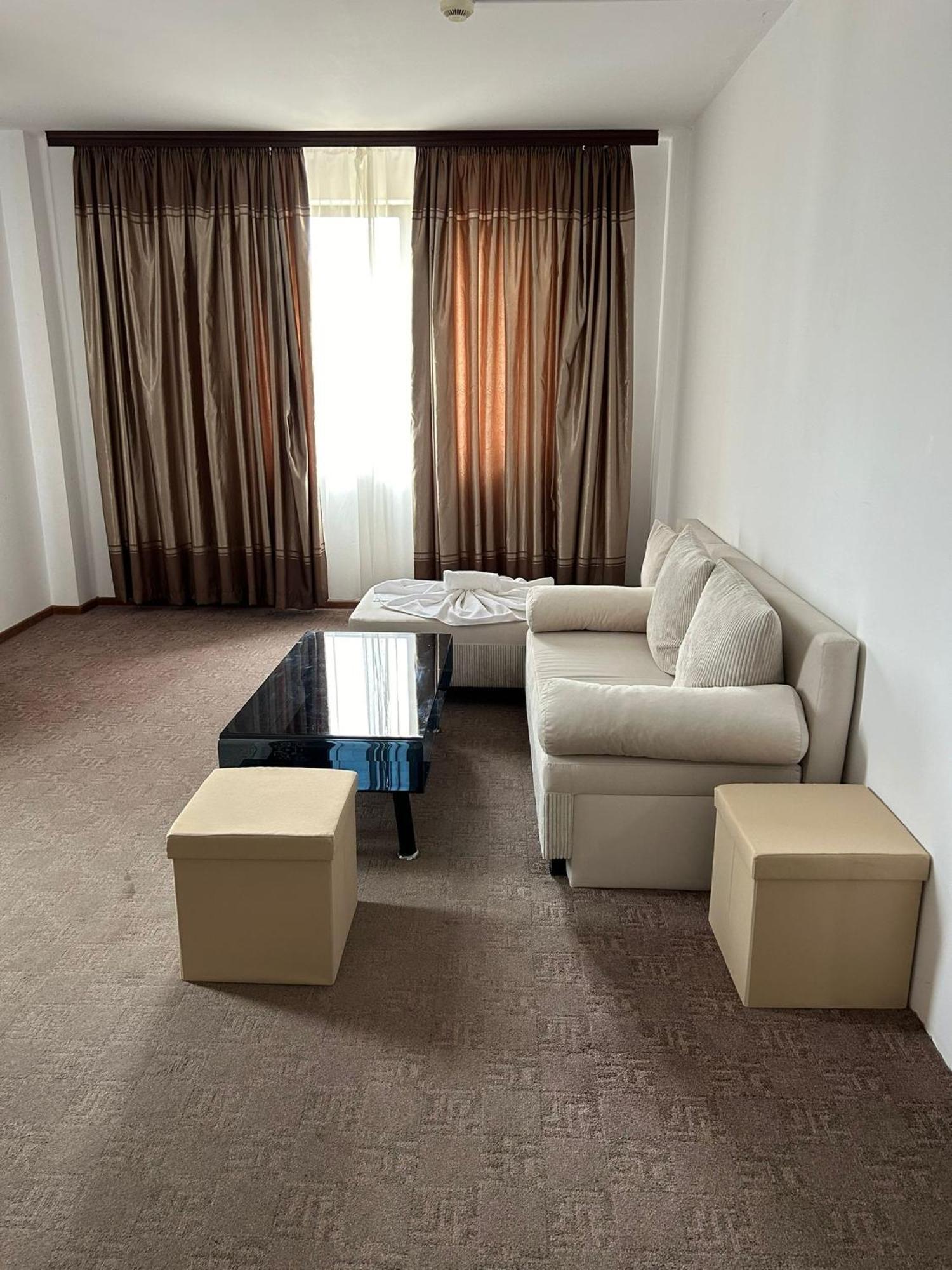 Orient Mamaia Nord Hotel Năvodari Buitenkant foto