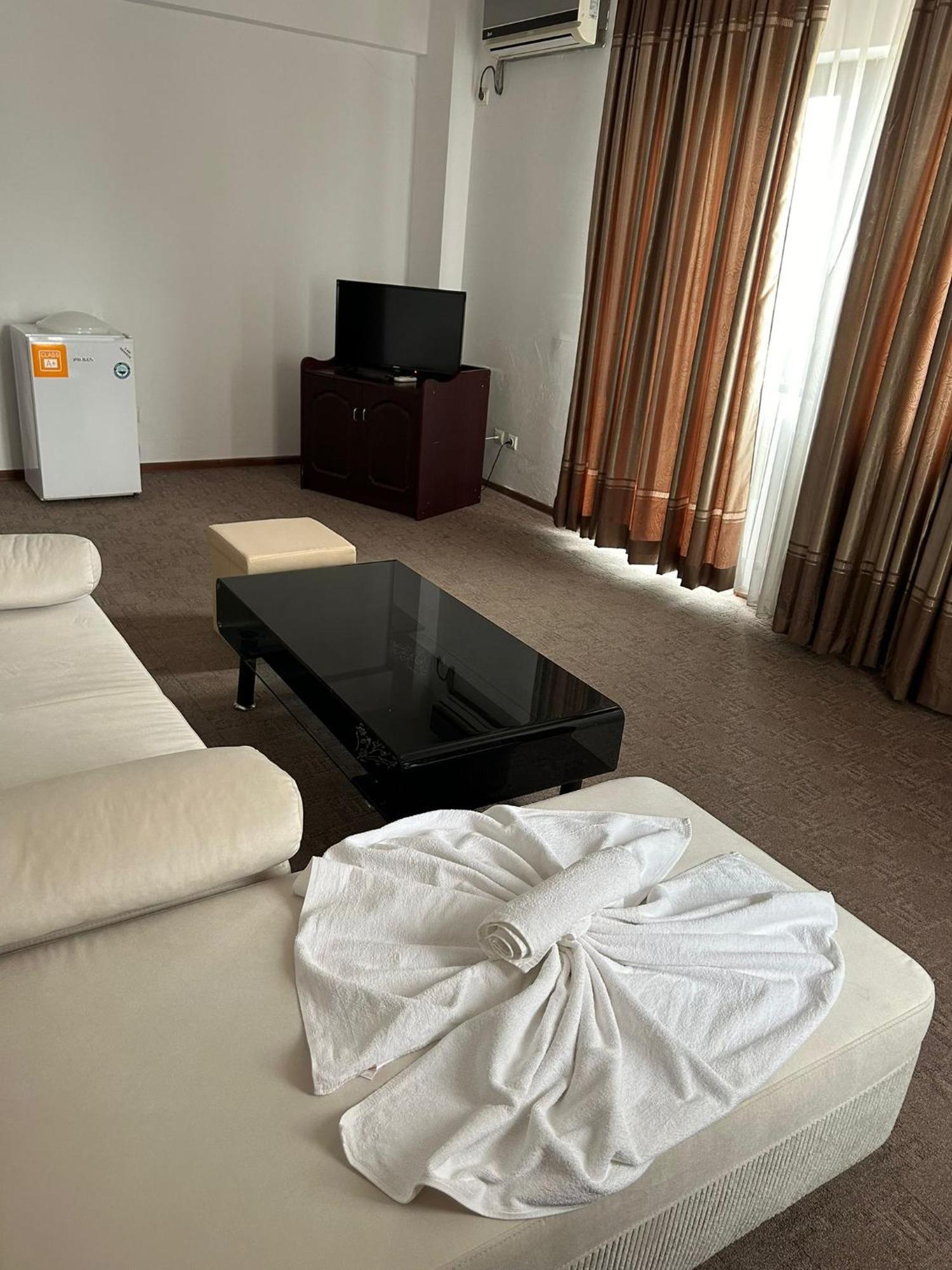 Orient Mamaia Nord Hotel Năvodari Buitenkant foto